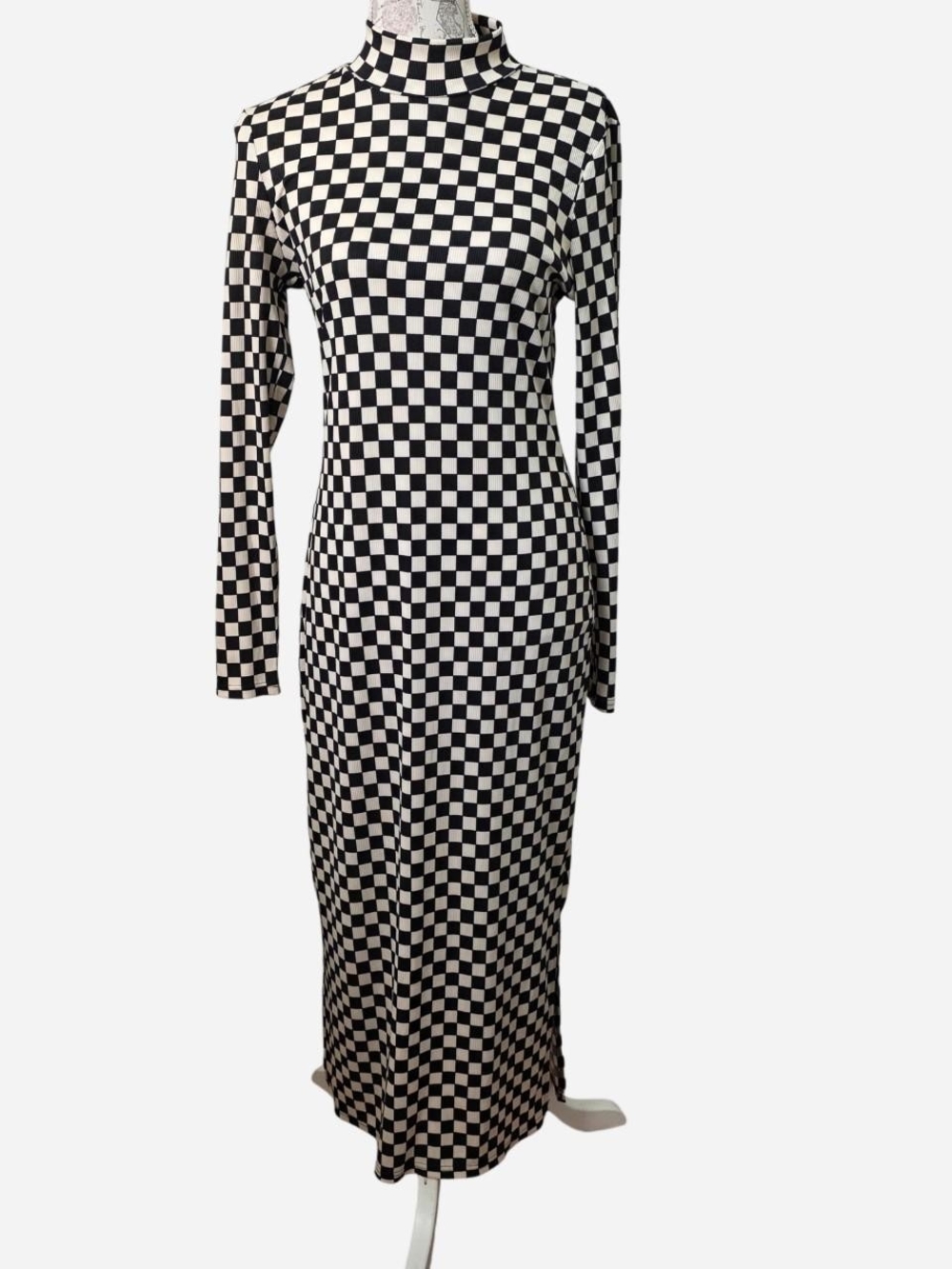 Black & Cream Checkered Long-Sleeve Maxi Dress